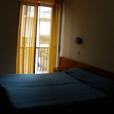 Sipontum מלון 2*